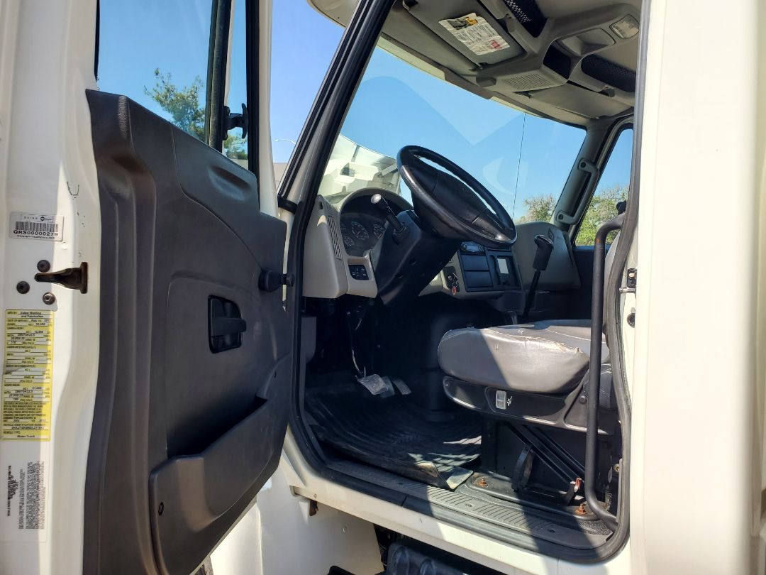 2013 INTERNATIONAL 4300 - Image 8